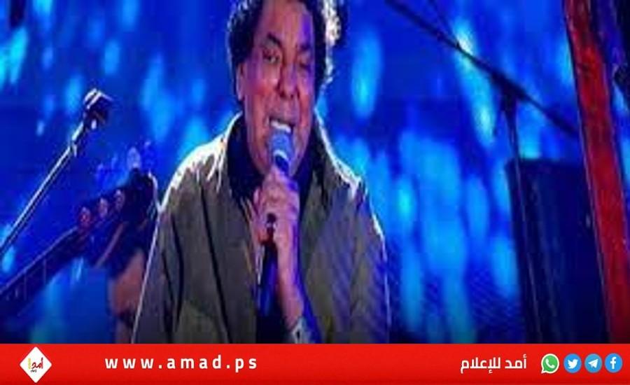 محمد منير يوقف الغناء على مسرح الإسكندرية.. ويدخل في نوبة بكاء - فيديو