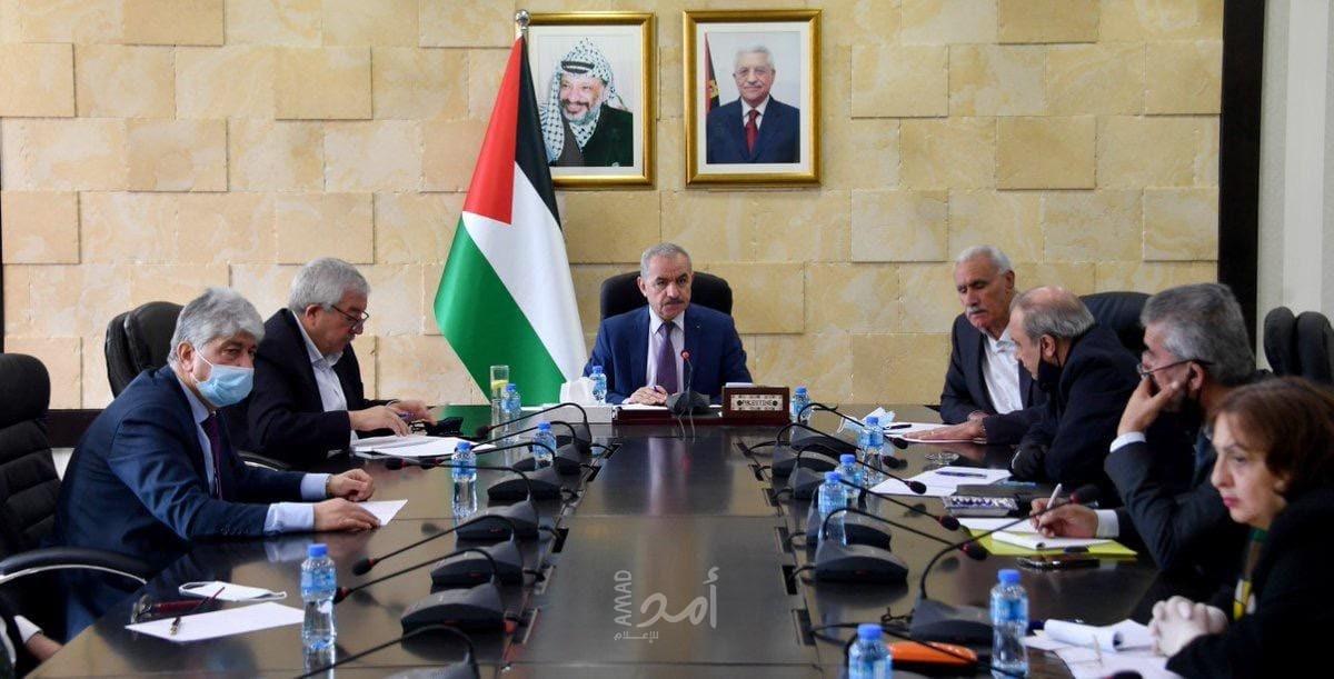 لجنة الطوارئ برئاسة أشتية توصي بضرورة التعامل بجدية مع تدفق العمّال من إسرائيل وتشديد منع التنقل