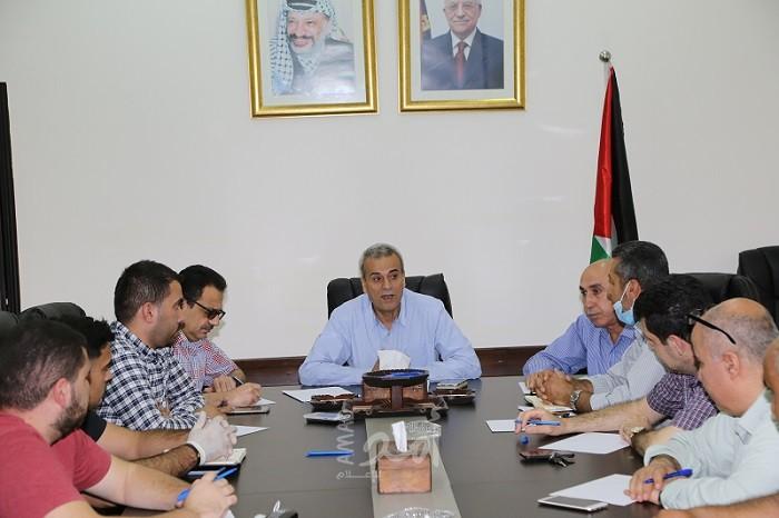 محافظ قلقيلية يدعو أصحاب المنشآت  إلى التقيد بالبروتوكول الصحي الخاص بوزارة الصحة