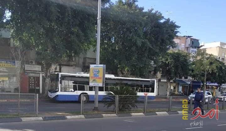 الشرطة الإسرائيلية تفرغ حافلة من الركاب في تل أبيب بذريعة وجود "جسم مشبوه"