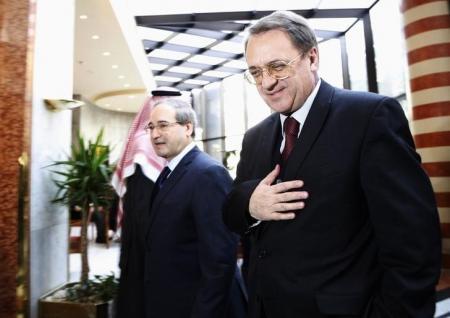 نائب وزير الخارجية الروسي ميخائيل بوجدانوف (يمينا) ونائب وزير الخارجية الروسي فيصل المقداد في دمشق