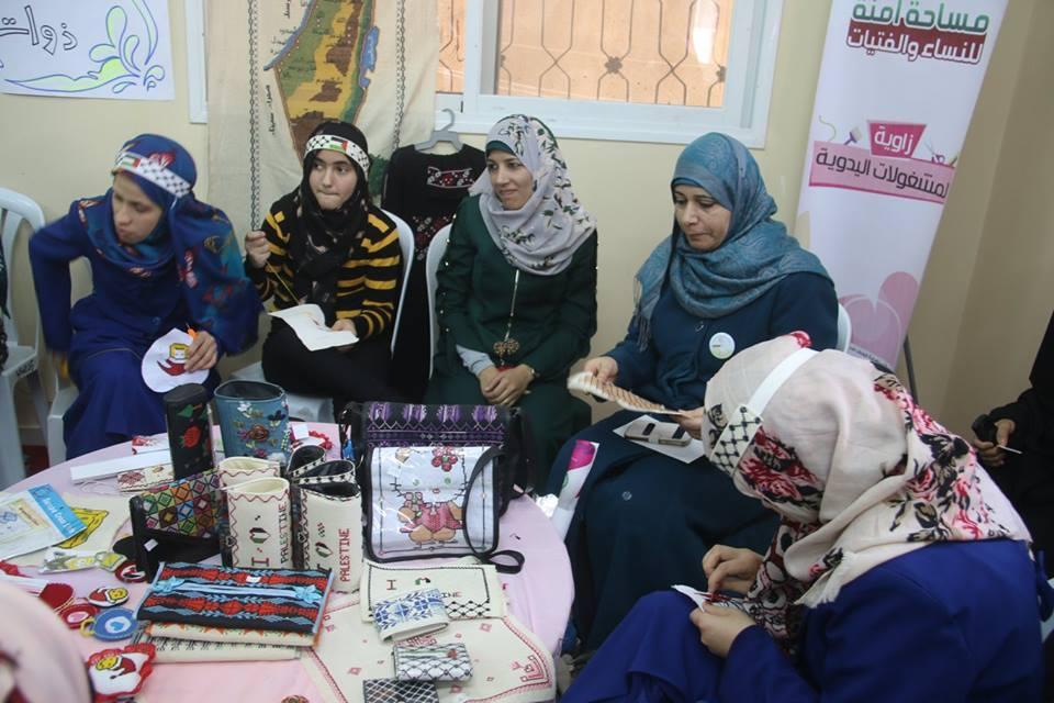 خلال المساحات الآمنة لصحة المرأة  إبداعات ولوحات فنية لذوات الإعاقة الذهنية