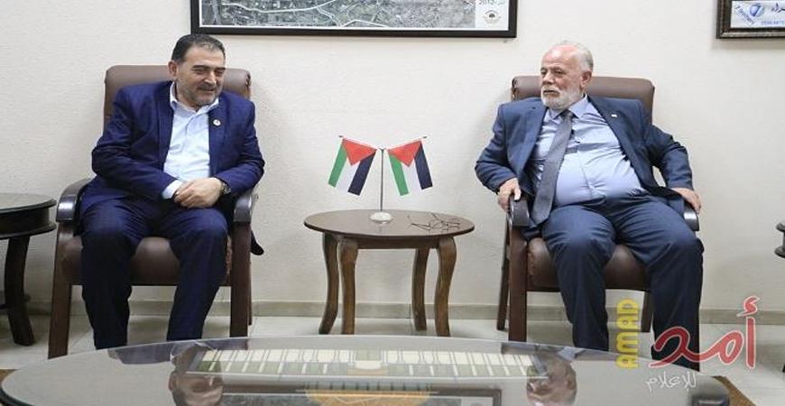 رئيس بلدية قلقيلية يستقبل مدير التربية والتعليم الجديد