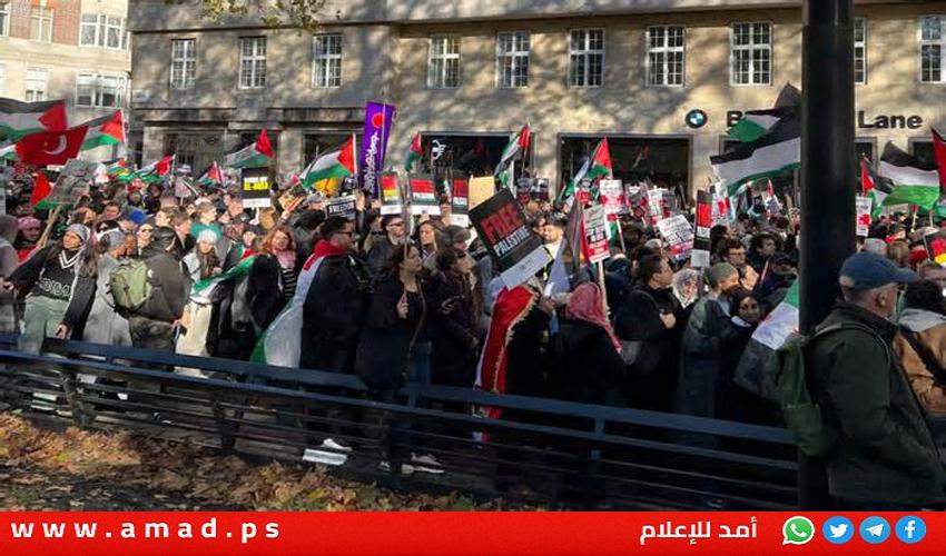 300 ألف شاركوا بالمسيرة..إعلام: لافتة في وسط لندن "يا نتنياهو.. هتلر فخور بك" - صور وفيديو