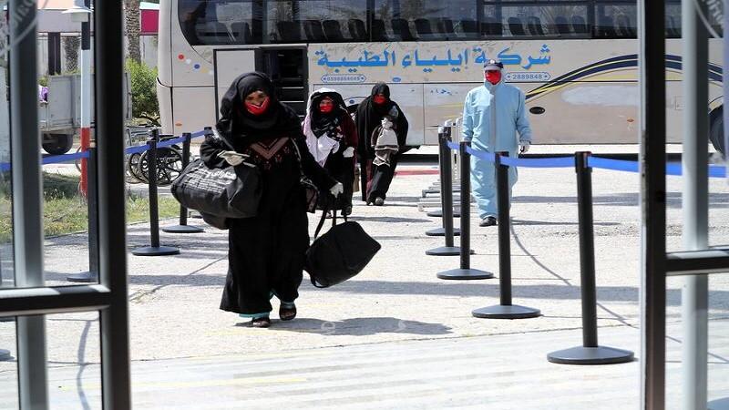 فلسطينيون عالقون بغزة يناشدون بفتح معبر رفح لإتمام سفرهم إلى أهاليهم في الخارج