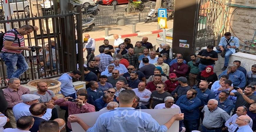 نقابة العاملين في كهرباء القدس تنظم اعتصاماً بعد تسلم الشركة إنذار بقطع الكهرباء في نوفمبر المقبل