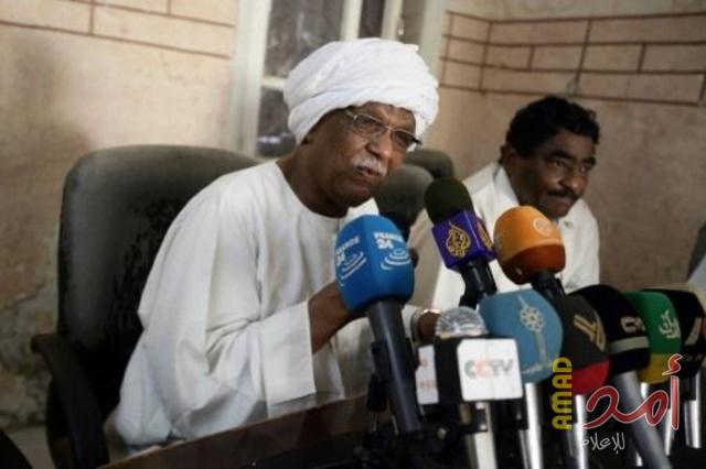 بسبب احتجاجات الخبز... اعتقال زعيم الحزب الشيوعي في السودان