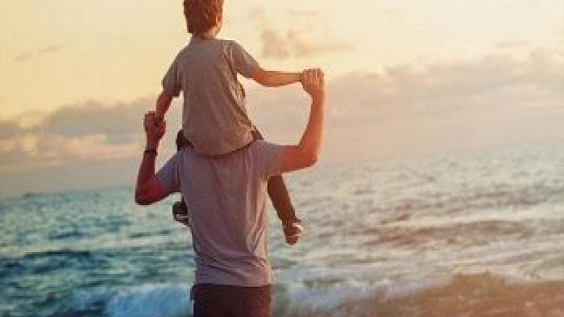 بالفيديو.. عمره 31 عامًا.. أب لـ 48 طفلا وينتظر 10 آخرين من خلال التبرع بنطفه