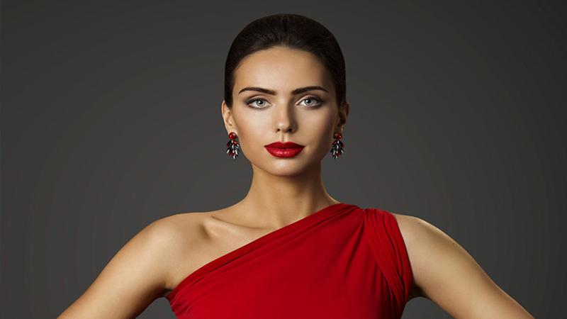 6 أفكار لمكياج الفستان الأحمر - اعرفيها