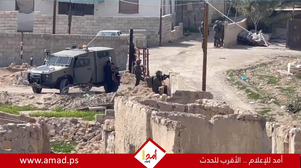 قوات إسرائيلية خاصة تقتحم مخيم عقبة جبر وتحاصر منزلا في أريحا