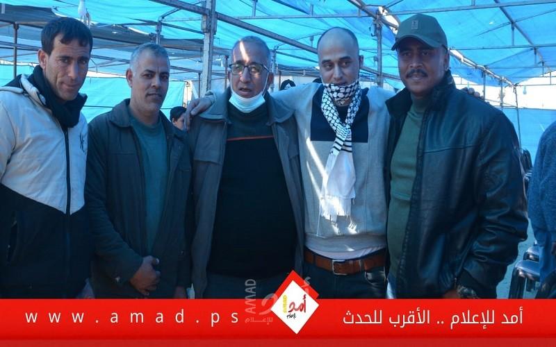 شاهد - الاسير المحرر محمد النجار يتنفس الحرية بعد 15 عام داخل سجون الاحتلال