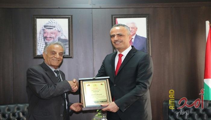 أبودياك يكرم رئيس اتحاد الحقوقيين الفلسطينيين في لبنان  "صبحي ظاهر"