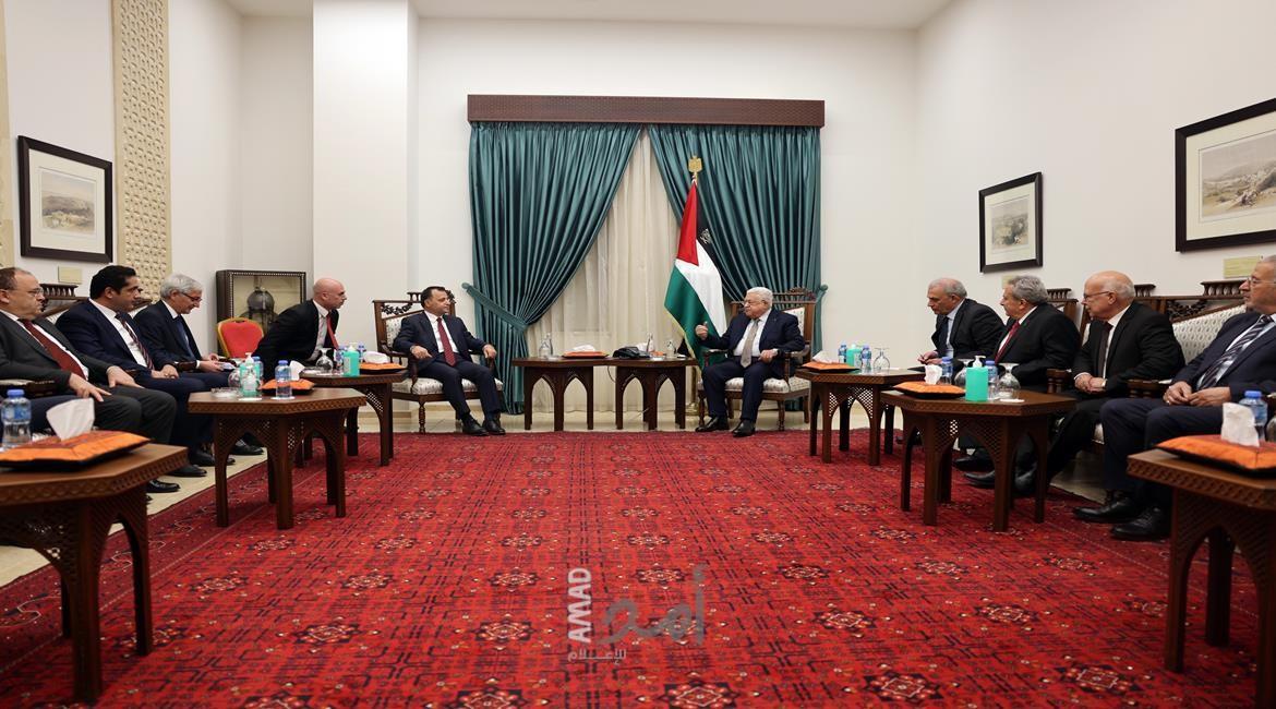 الرئيس عباس يستقبل رئيس وأعضاء المحكمة الدستورية التركية