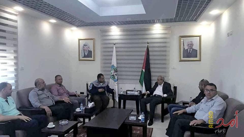 بعد تعهد ماجد فرج بحلّ قضيتهم.. المحررون المقطوعة رواتبهم يعلّقون إضرابهم عن الطعام