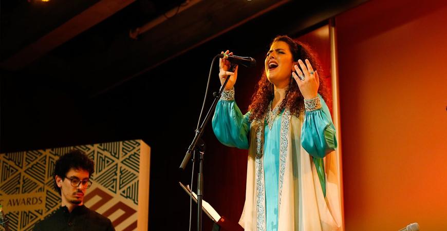 بالفيديو .. الفلسطينية ناي البرغوثى تشدو بروائع فيروز فى أمستردام
