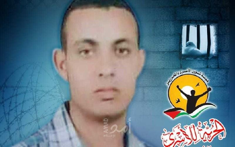 الأسير "عمر وادي" من غزة يدخل عامه الـ(9) في سجون الاحتلال