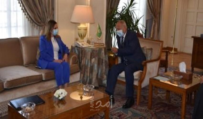 أبو الغيط يستقبل وزيرة إعلام لبنان ويحذر من مخاطر استمرار الانسداد السياسى