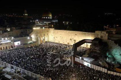 بالفيديو.. القدس: مستوطنون يتوافدون إلى حائط البراق لأداء "طقوس وصلوات"