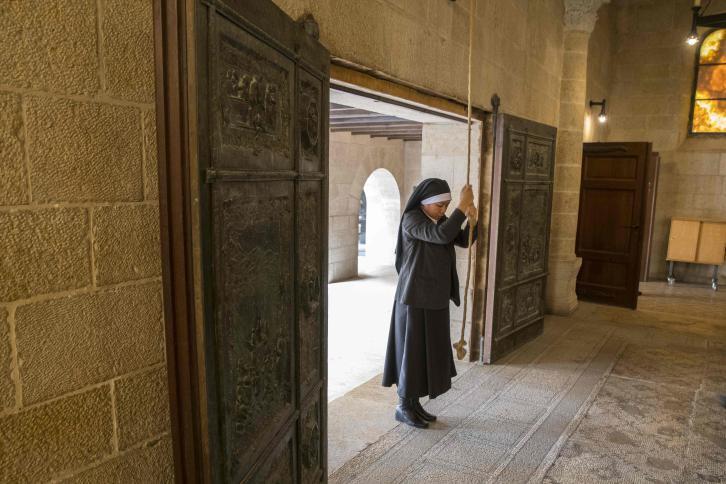 اعادة فتح كنيسة "الطابغة" التي احرقها متطرفون يهود