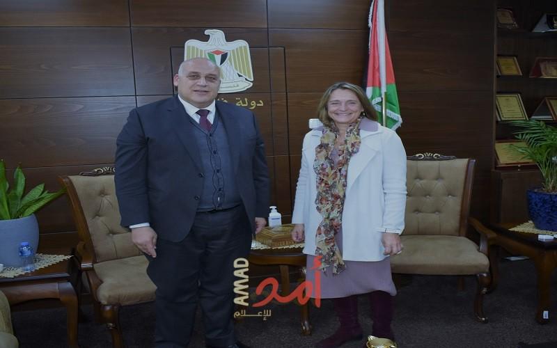 وزير العمل يطلع نائب المنسق الخاص للأمم المتحدة على تداعيات سياسات الحكومة الإسرائيلية