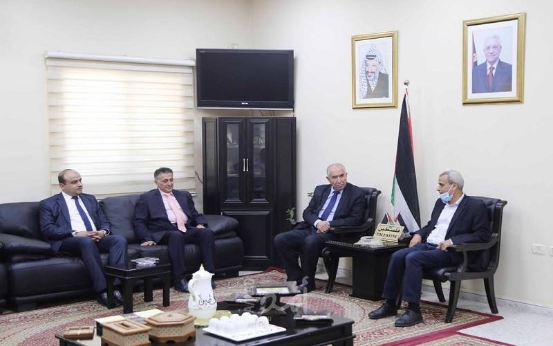 قلقيلية: المحافظ يلتقي وفدا من جامعة الزيتونة للعلوم والتكنولوجيا