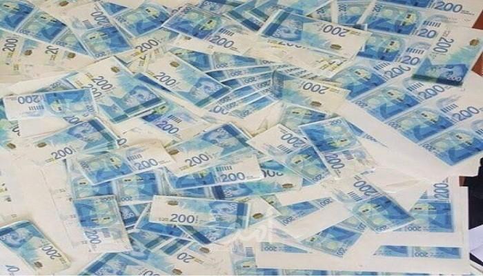 إسرائيل تخصم ملايين الشواكل من "اموال الضريبة" الفلسطينية لصالح "عملاء"