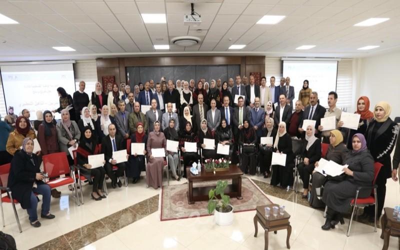 المدرسة الوطنية الفلسطينية تخرج 114 مدربًا من برنامج التأهيل التحضيري للموظف الجديد