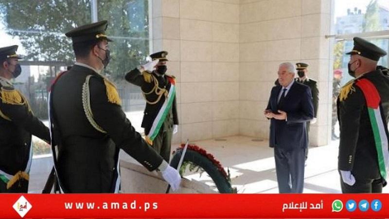قيادات وشخصيات يضعون أكاليل زهور على ضريح الرمز "ياسر عرفات" والشهداء