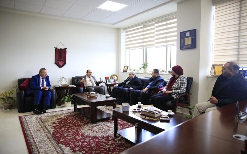 أبو زيد يستقبل وفداً من جامعة النجاح الوطنية ويبحث آفاق التعاون