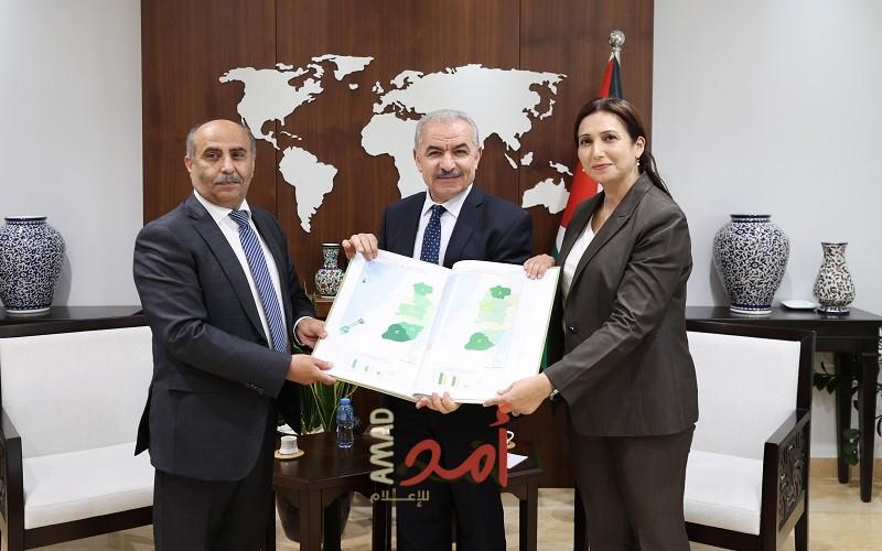 اشتية: تنمية القطاع الزراعي ضرورة لتعزيز الصمود وحماية الأرض