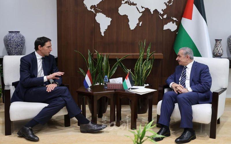 اشتية يطالب بالضغط على إسرائيل للسماح بعقد الانتخابات في القدس  والإفراج  عن جثامين الشهداء
