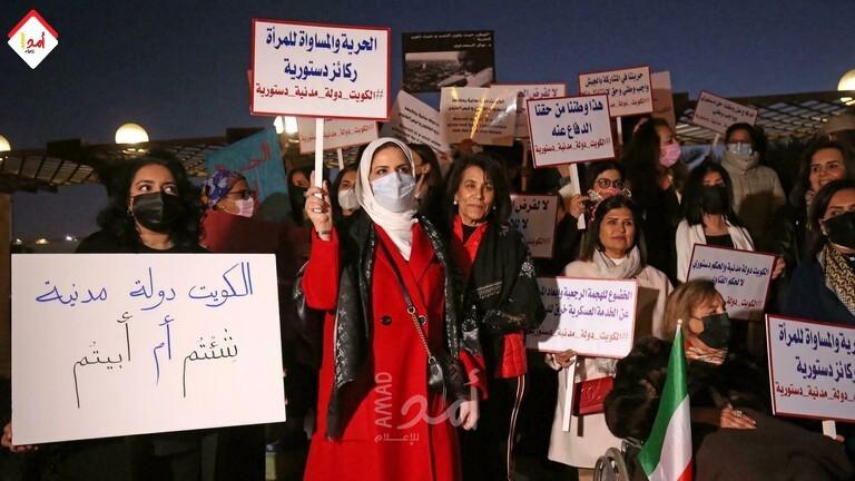 الغارديان: قرار للجيش الكويتي حول المرأة يثير غضباً: خطوتان للوراء! 