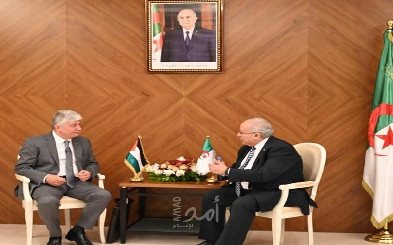 مجدلاني يلتقي وزير خارجية الجزائر ويؤكدان عمق العلاقات الفلسطينية الجزائرية