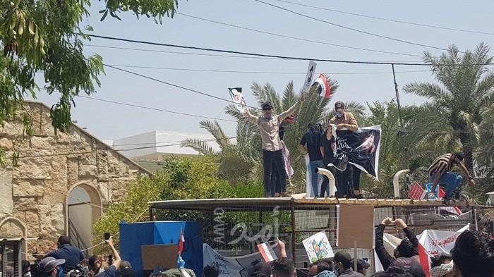 الداخلية العراقية تعلن توقيف 3 أفراد أمن بتهمة قتل متظاهرين وسط بغداد