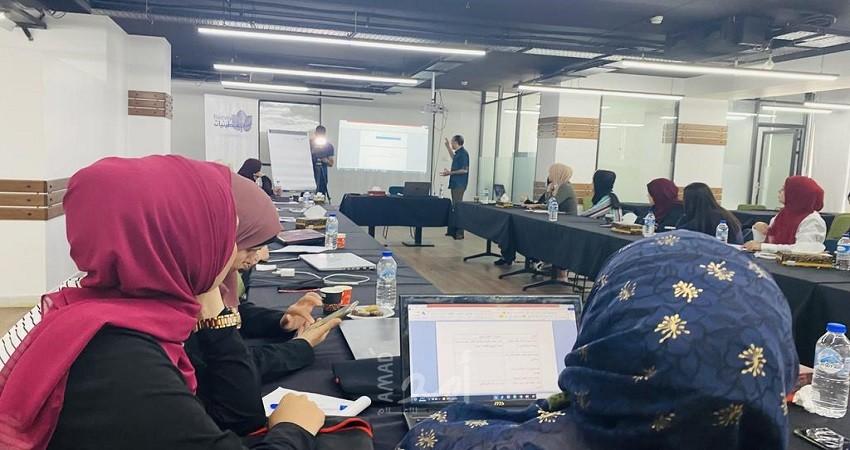 فلسطينيات تنهي تدريباً في الكتابة للقصة الرقمية