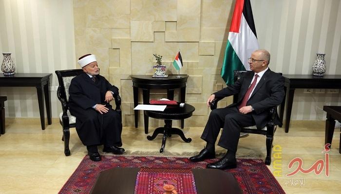 الحمد الله يستقبل مفتي القدس والديار الفلسطينية ويطلع على اخر التطورات