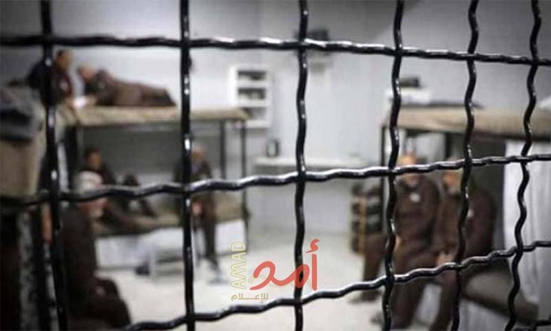 إدارة سجن نفحة تضع أقفالاً على أبواب حمامات الأسرى