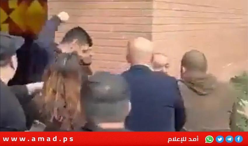 أرمن يعتدون على سفير تركيا في أمريكا - فيديو