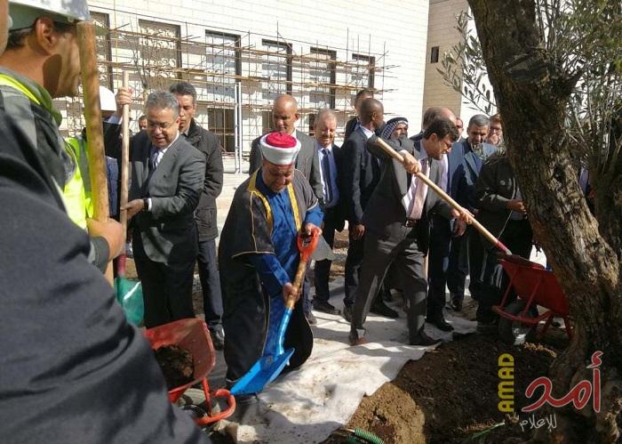 ادعيس يلتقي نظيره الجزائري ويشارك في إطلاق القوافل التعليمية