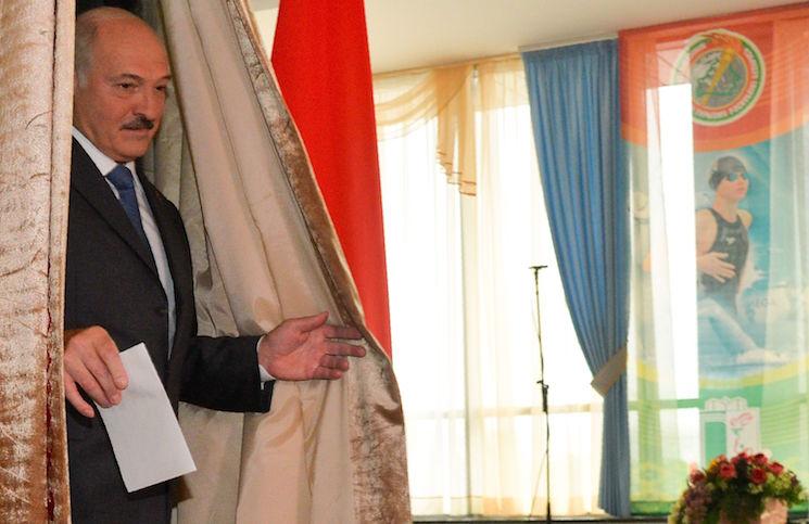 رئيس روسيا البيضاء: أمريكا ليست مستعدة بعد لانتخاب امرأة للرئاسة