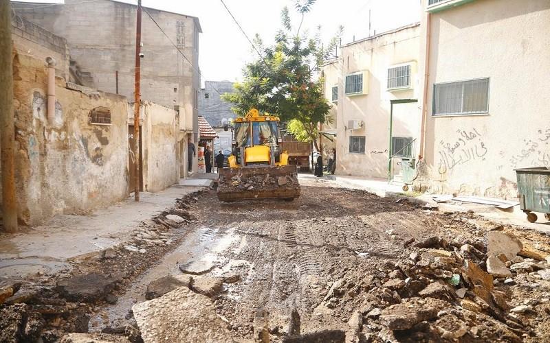 بلدية قلقيلية: تواصل أعمالها بمشاريع تأهيل وتعبيد طرق داخلية