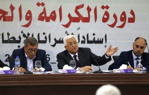 ثوري فتح يعلن التفافه حول" الرئيس" ويرفض إجراءات حماس!