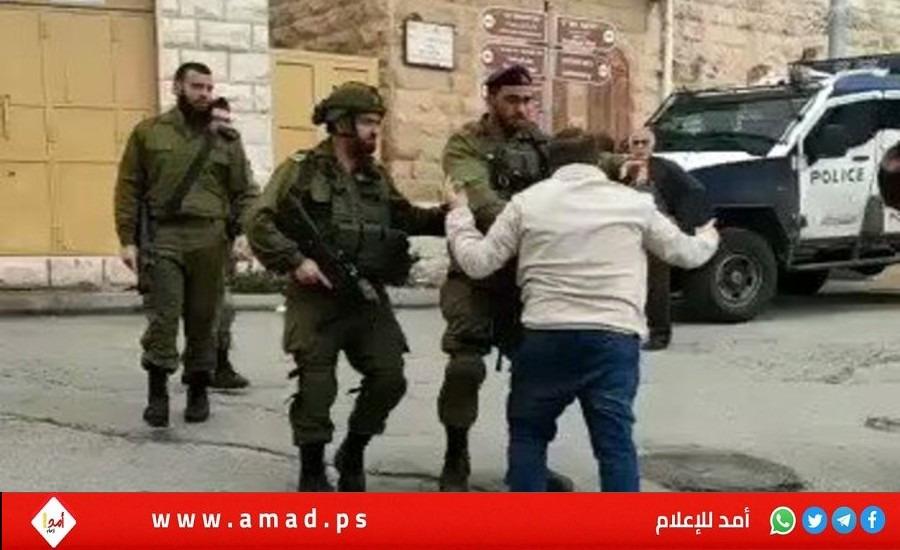 إعلام عبري: إيقاف جنود من جيش الاحتلال اعتدوا على نشطاء يساريين - فيديو