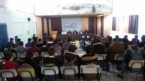 النائب العبادسة يلتقي نخبة من طلاب مدرسة خالد الحسن