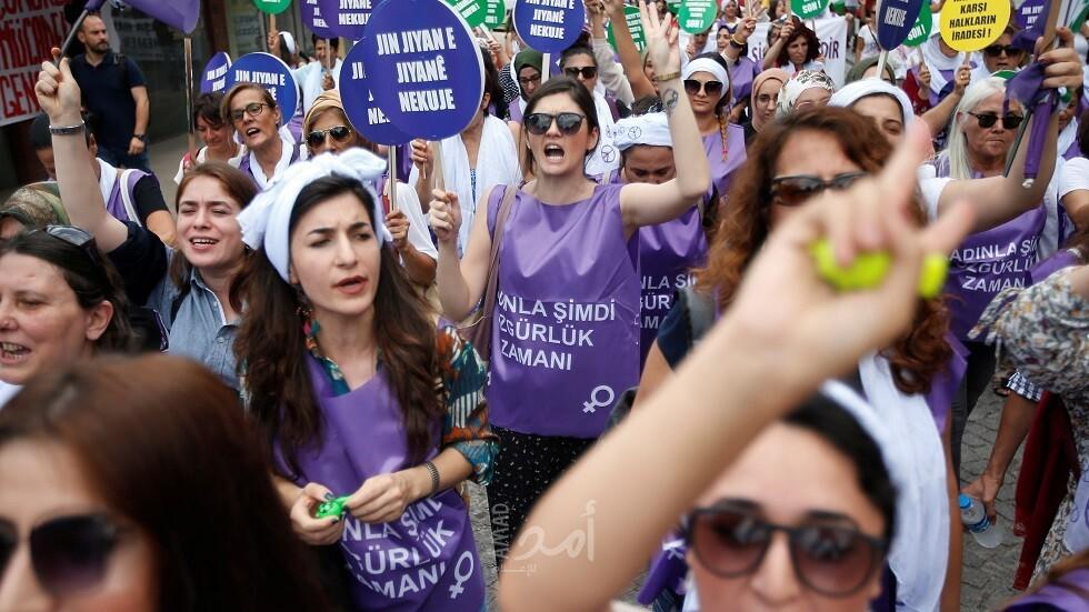 تركيا: "النساء  يقرعن الأواني".. احتجاجًا على معاهدة منع العنف.. والرئاسة التركية تصدر بيان