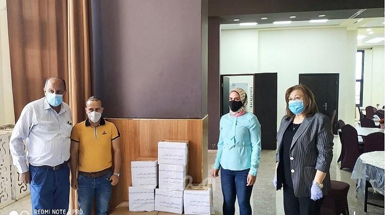 الاتحاد العام للمرأة يقدم طروداً صحية لمصابي كورونا في مخيم الجلزون