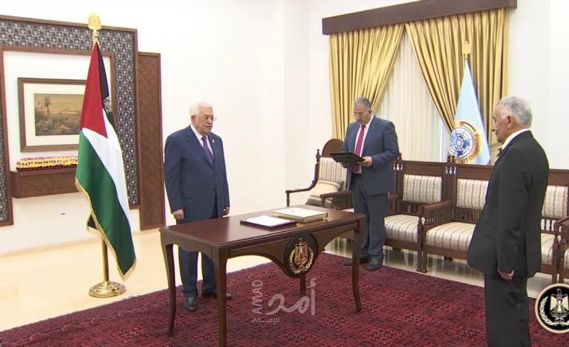 عباس يستقبل رئيس مجلس القضاء الأعلى الانتقالي
