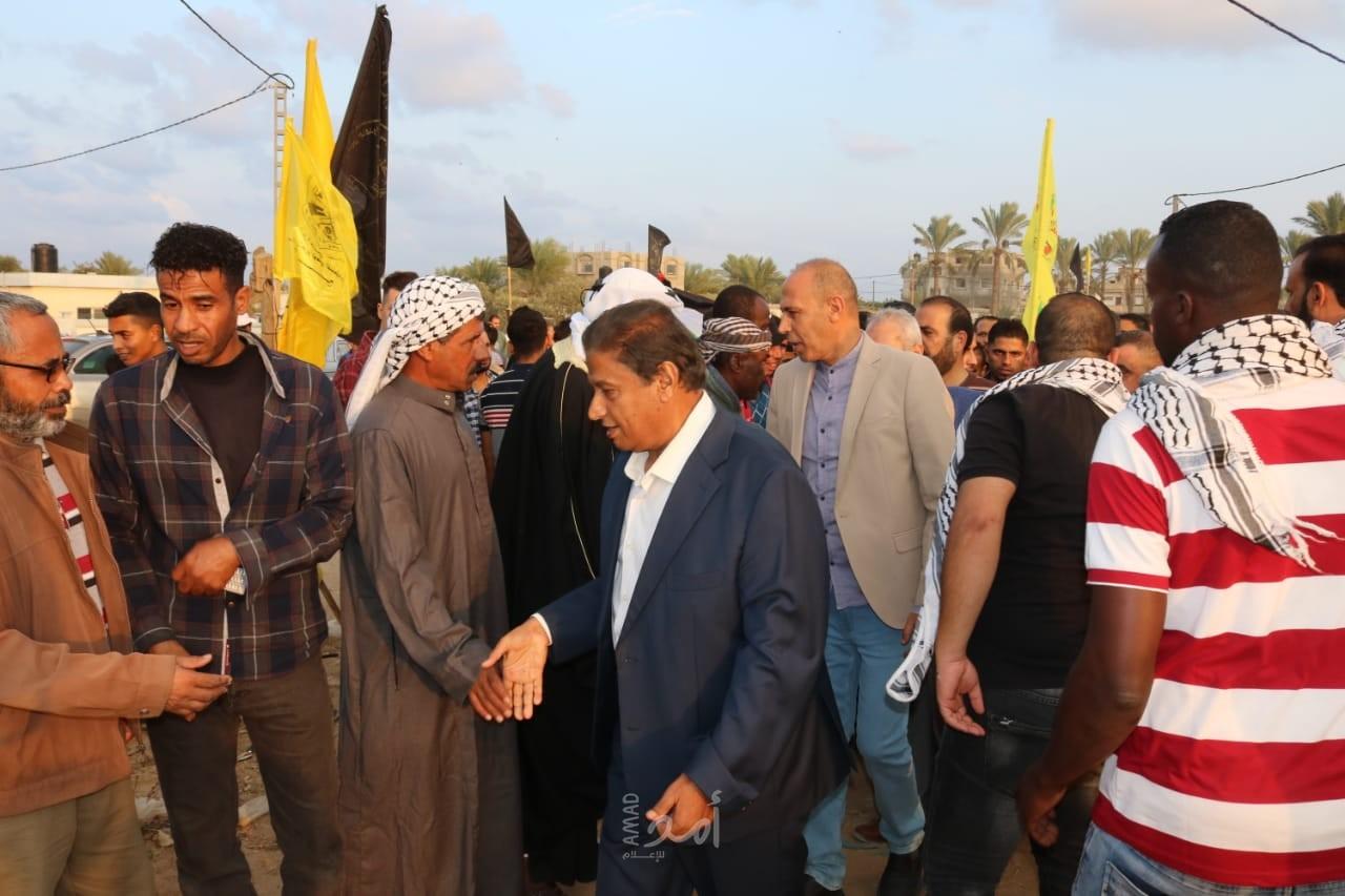 وفد تيار الإصلاحي الديمقراطي بحركة فتح يعزي اَل السواركة