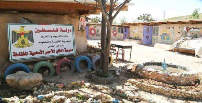 "التربية "تقرر نقل طلبة الأغوار للدراسة في مدرسة الخان الأحمر