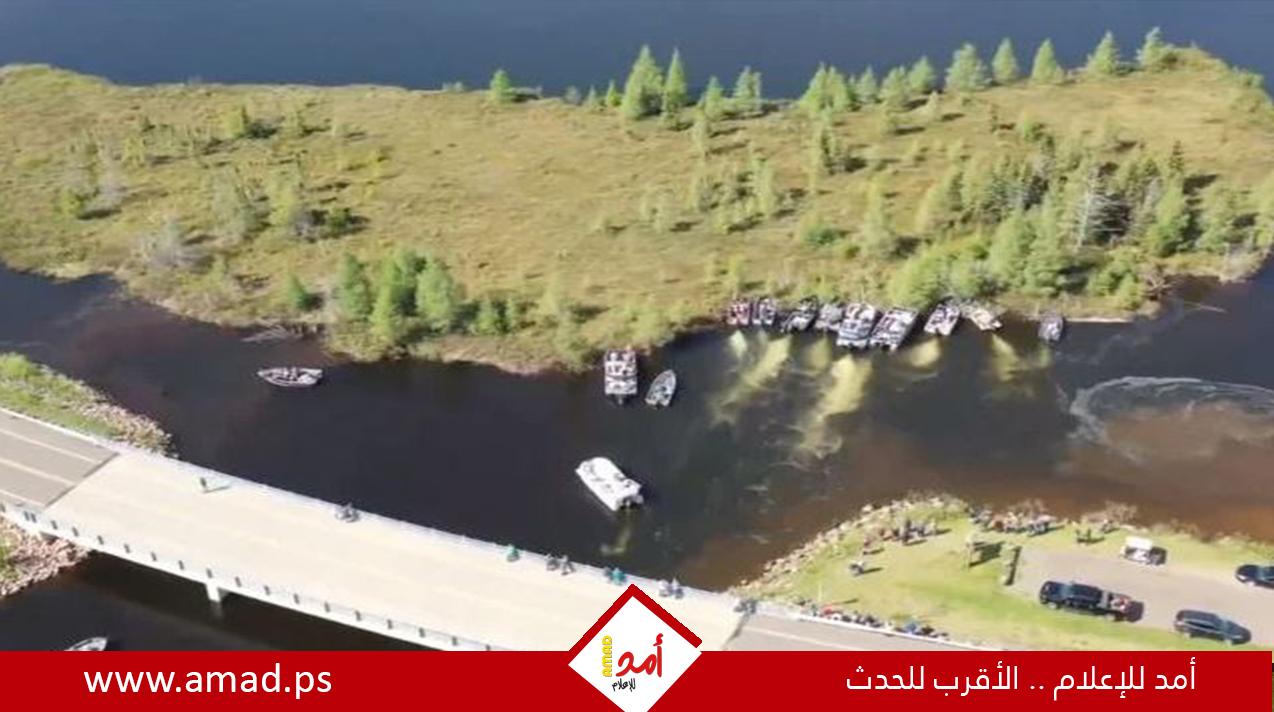 قوارب تسحب جزيرة عائمة عملاقة فى بحيرة تشيبيوا - فيديو